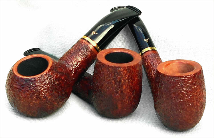 Savinelli Venere, light brown rustic finish, elegant gold band Botticelli’s Birth of Venus is pictured on the box